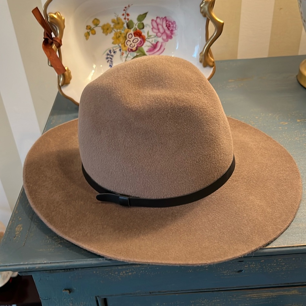 Hat Attack tan velour felt hat, NWT